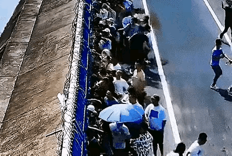 大自然的威力历害，看钱塘江大潮，来势凶猛，没有能力阻挡，潮起潮落。