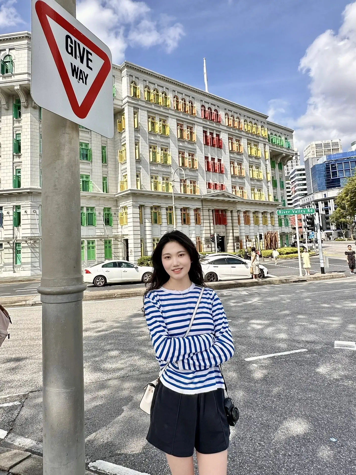 赤道的边境万里无云天很清 勇敢敲开室友房门，就可以拥有美好的下午cit...