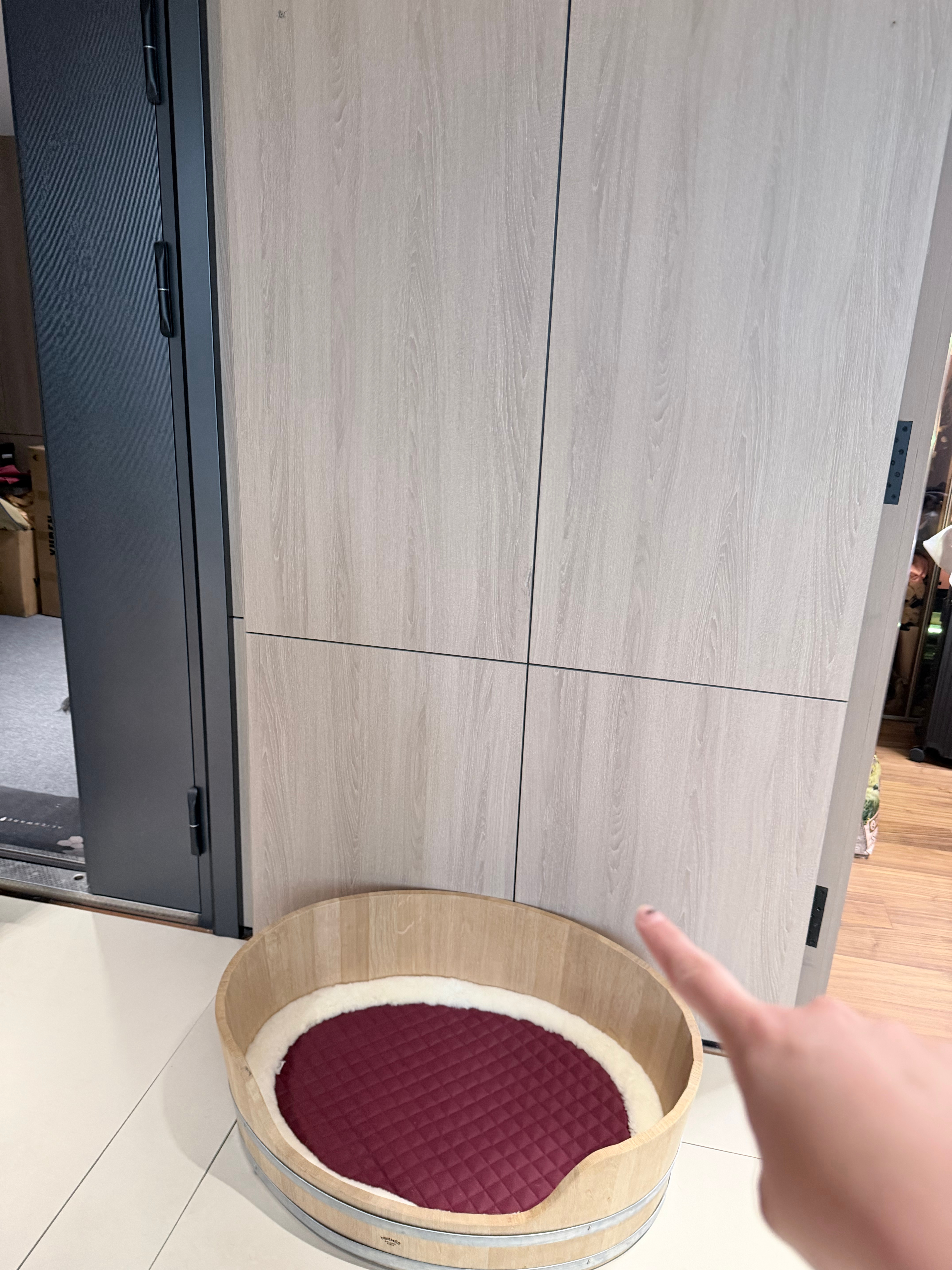笑死我了真的这个镜子听大师的姥让舅移走了我来的时候都没发现刚刚一进卫生间我懵逼了