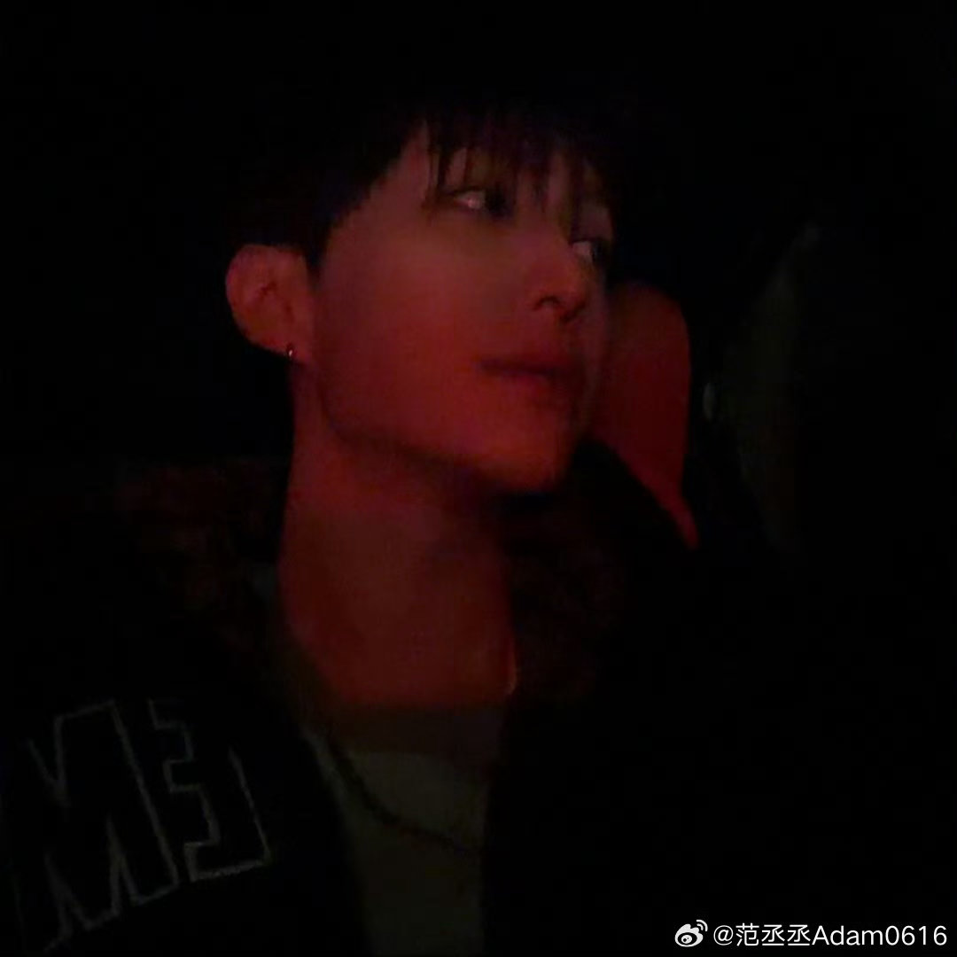 范丞丞的狗狗有艺人团队证范丞丞的狗狗有艺人团队证，原来今天是国际小狗节诶，附赠阴