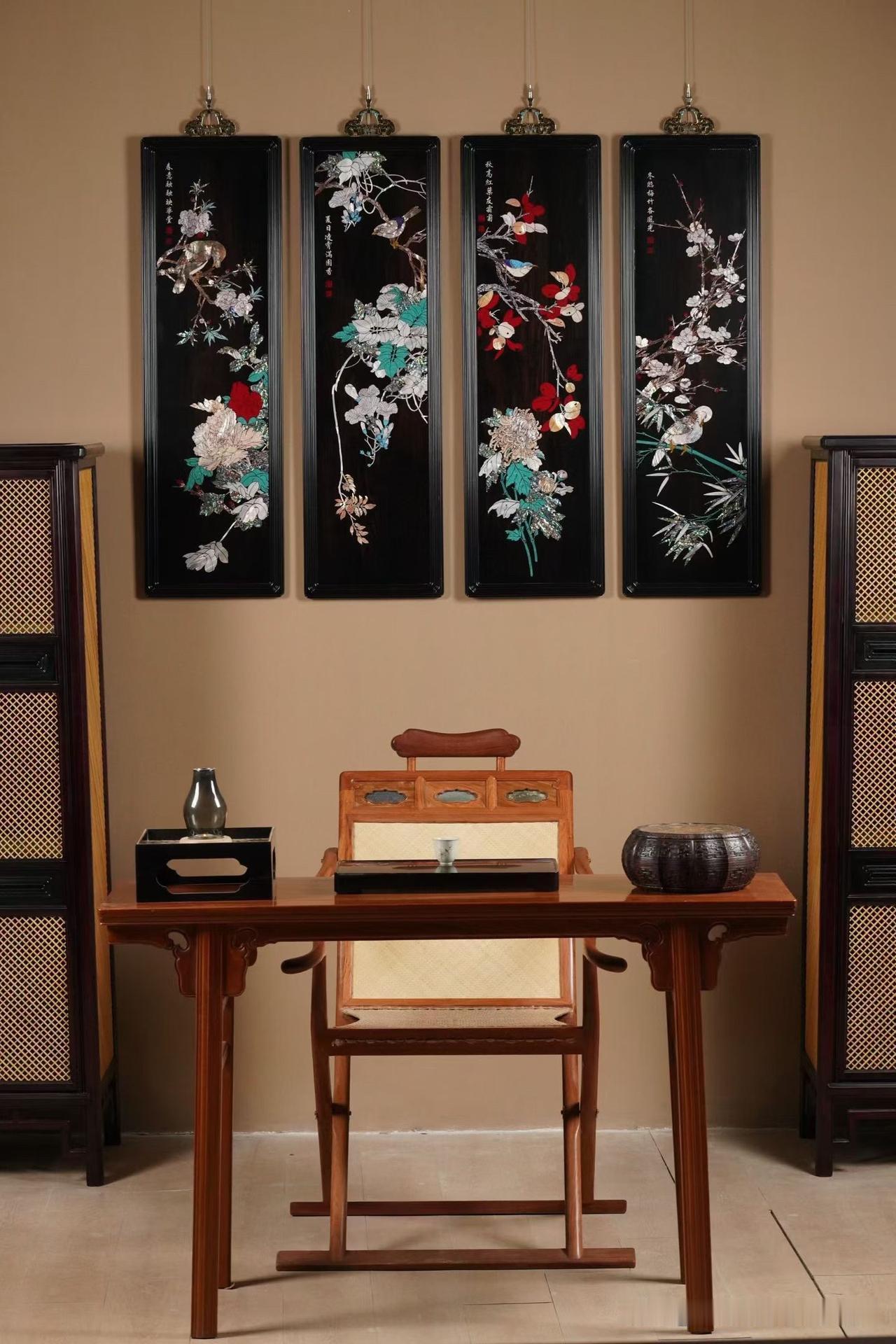一屏藏四季，一室见风雅。

紫光檀沉稳古雅，螺钿流光溢彩，春花、夏木、秋实、冬景