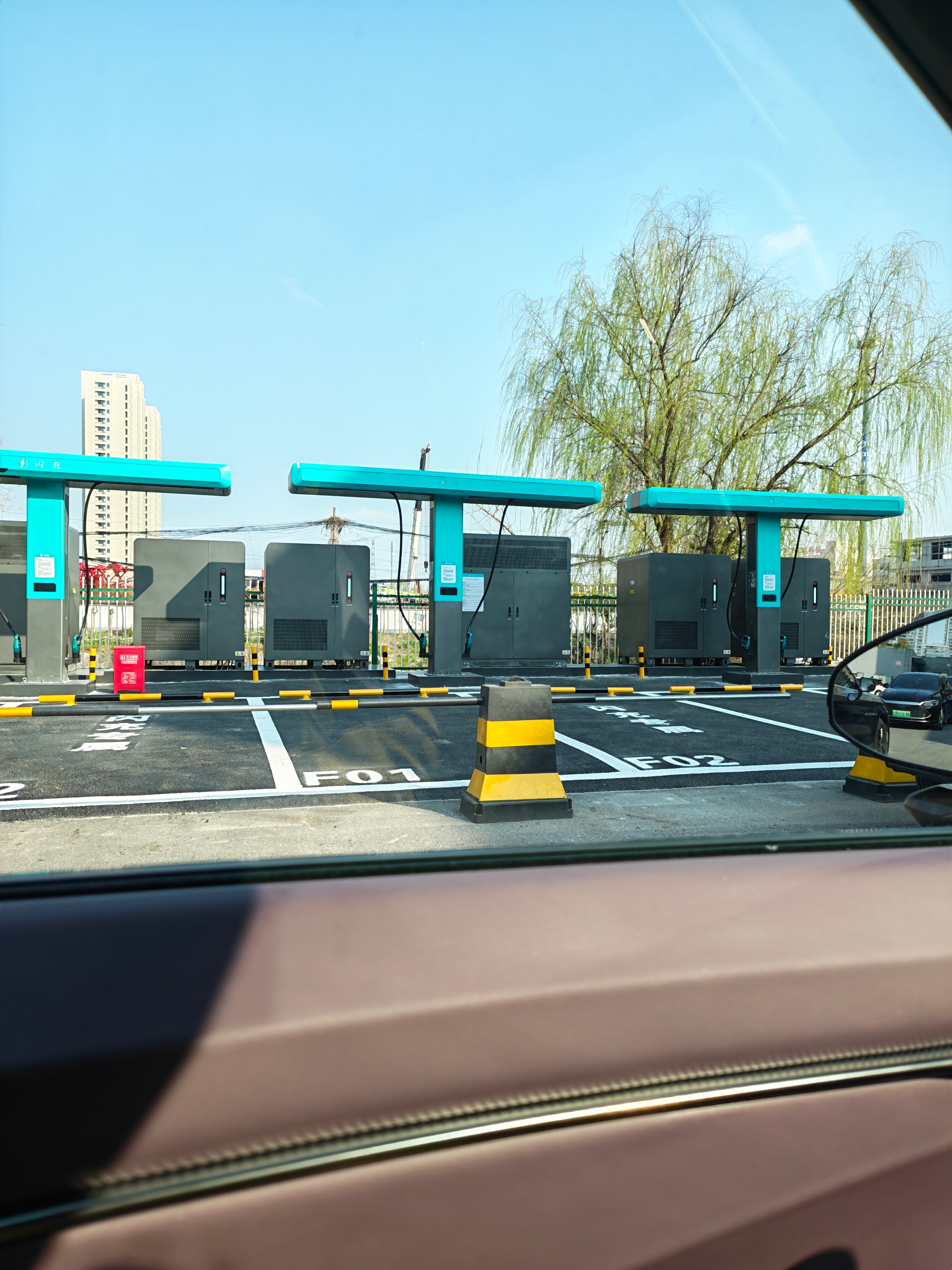 离家2.8公里三座闪充站这含金量谁懂啊！ 