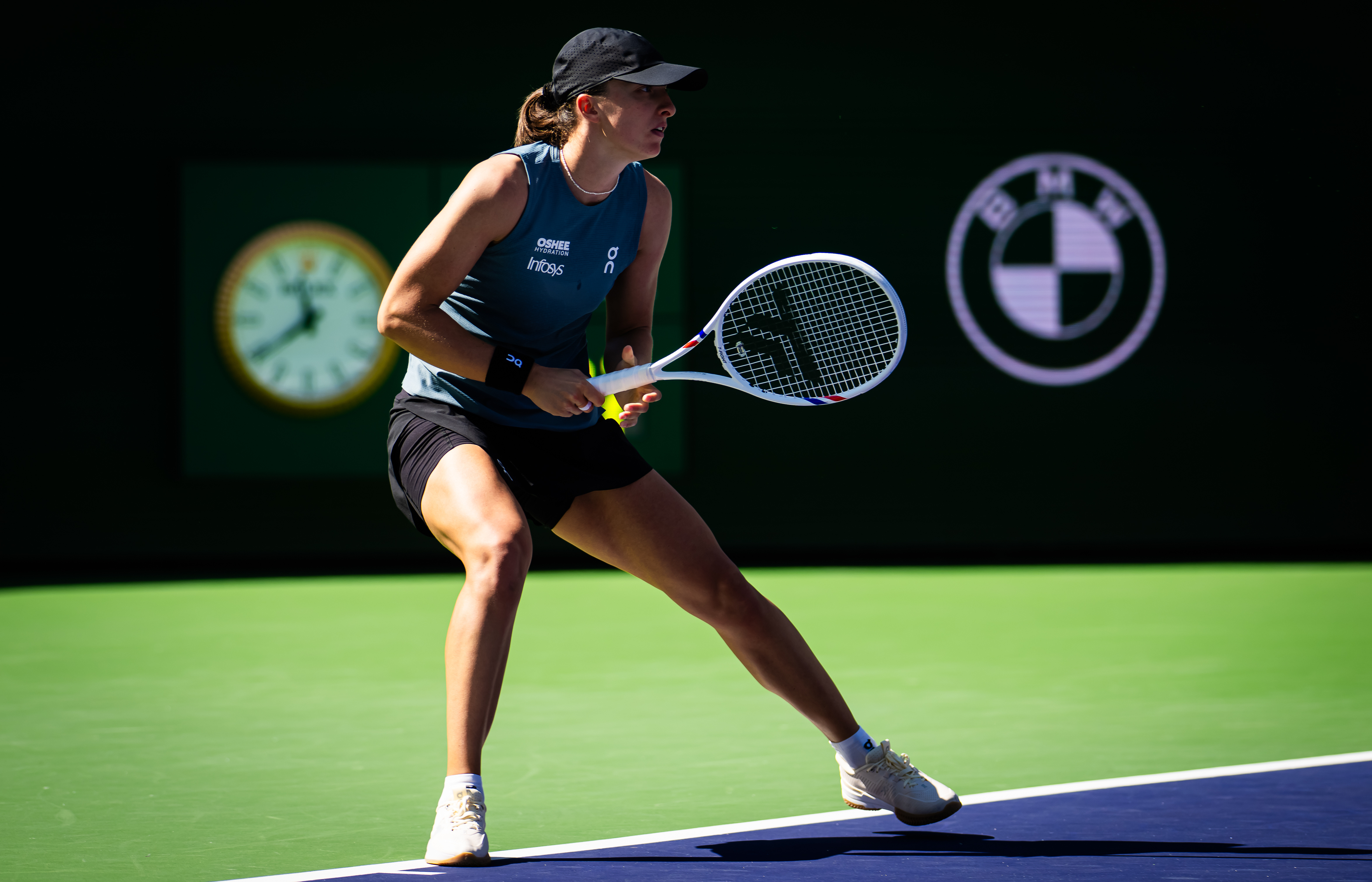 进入决胜盘！即时战况：斯瓦泰克虽然在第二盘4-1领先的情况下被追至4-4，但还是