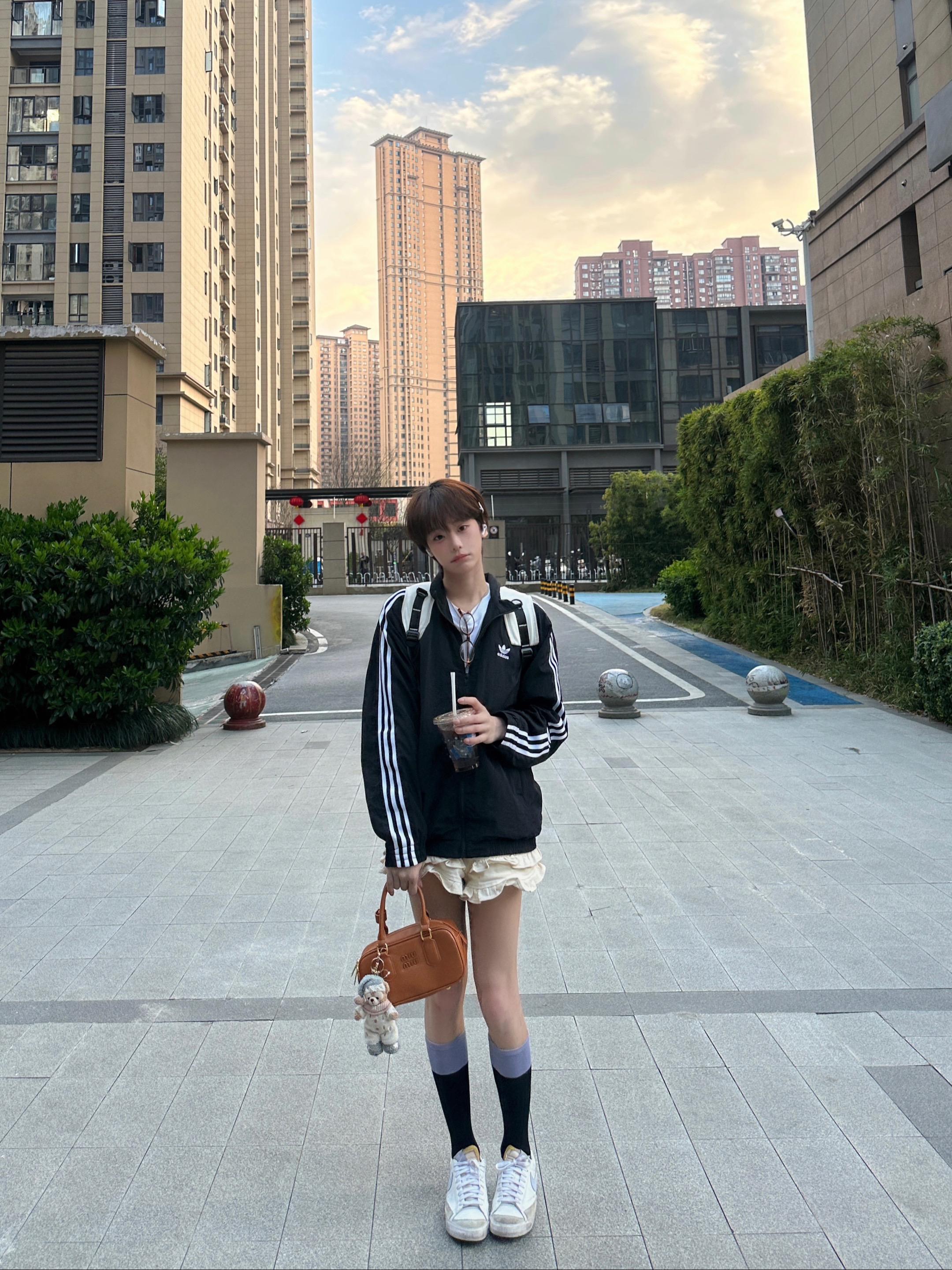 亲爱的朋友希望你像阳光一样明媚不要流泪