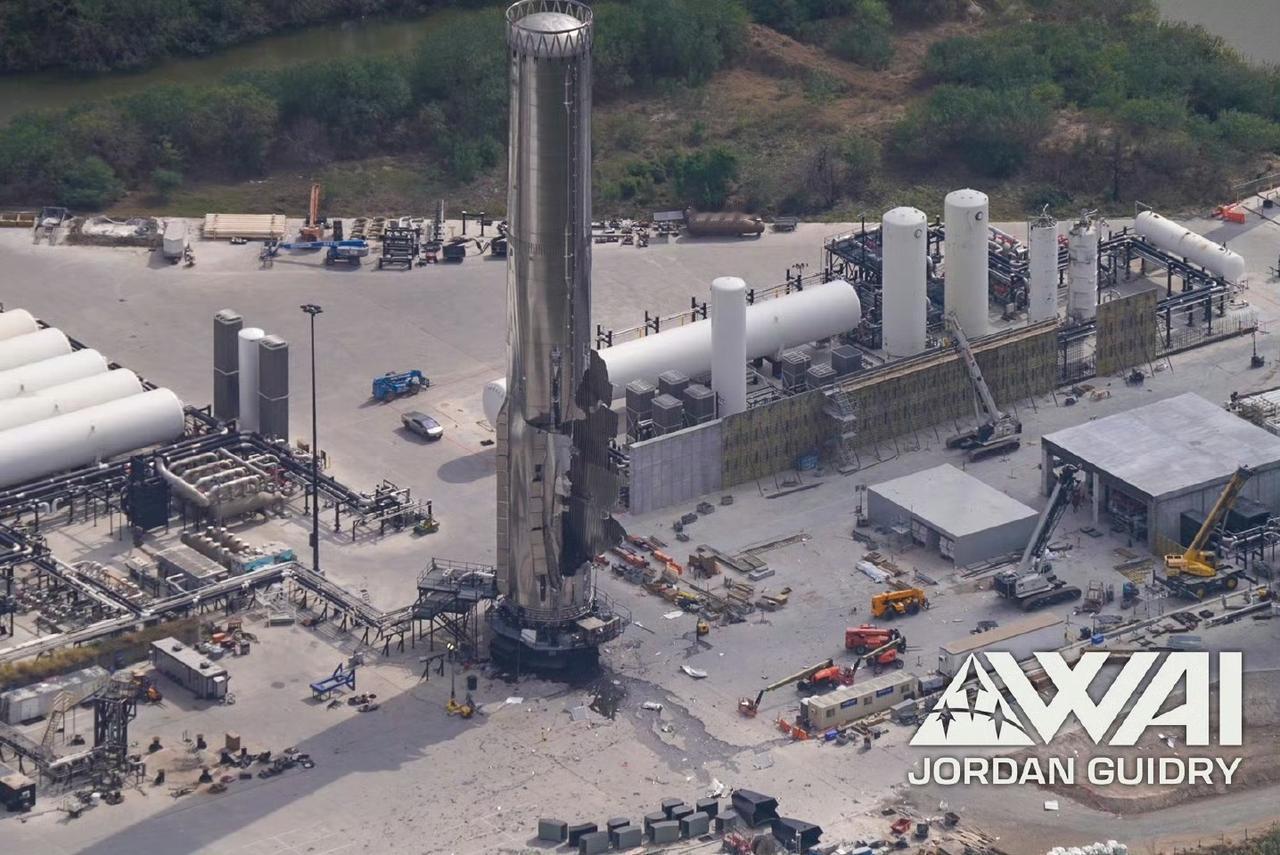 SpaceX星舰V3版本的首枚超重型助推器“Booster 18”，在得克萨斯州