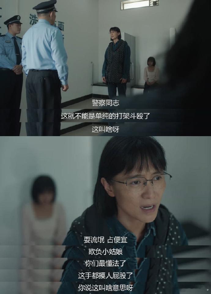 张老师把学生比作璀璨的星辰，总是第一时间出现在他们身边，细心照顾每个学生，温暖着