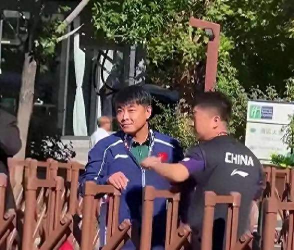 彻底看透！体育饭圈乱到没底线，根本不是粉丝幼稚，是根子烂透了