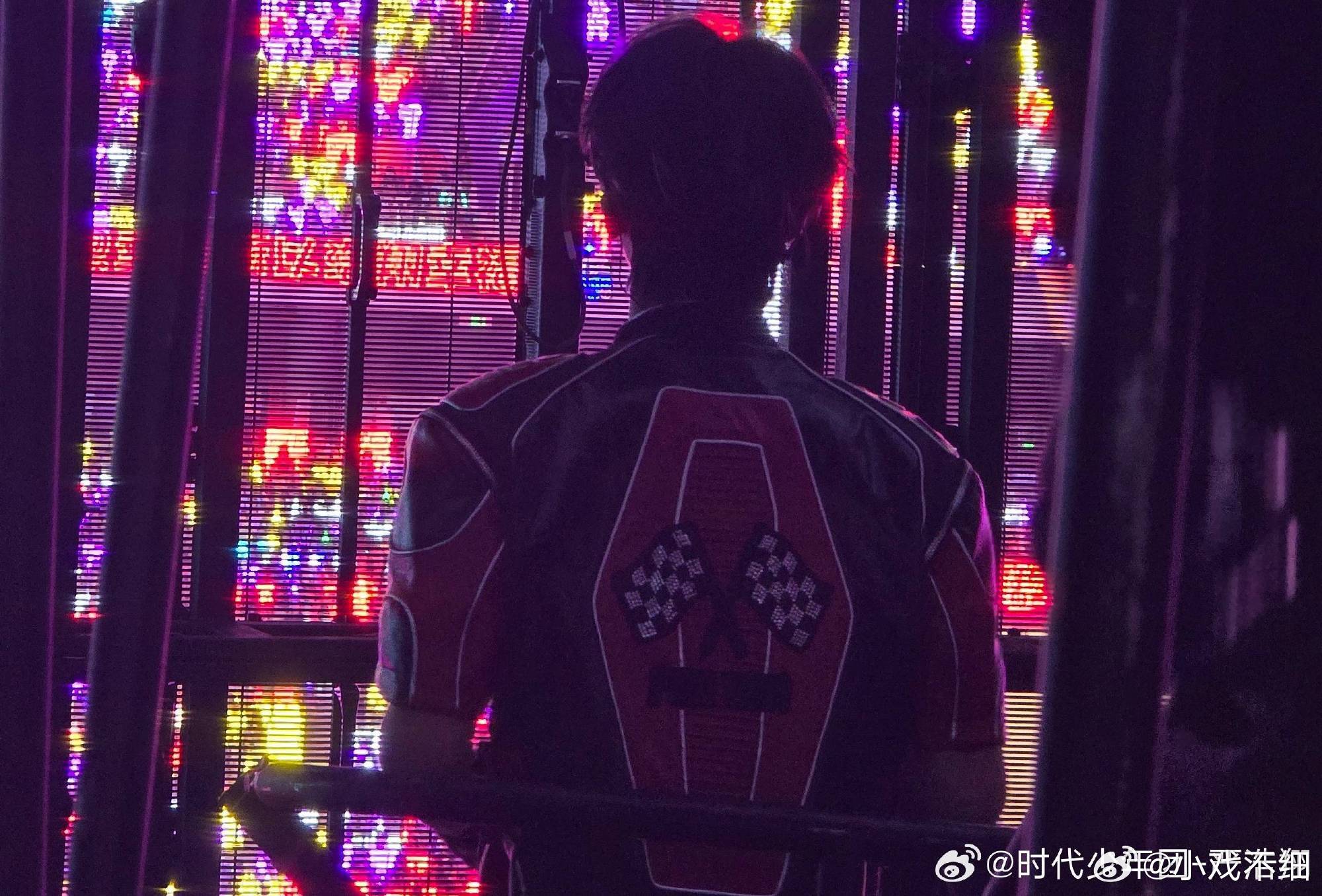 “我们在背后”这就是应援的意义吧🥹严浩翔背后是粉丝应援·严浩翔说唱巅峰对决20