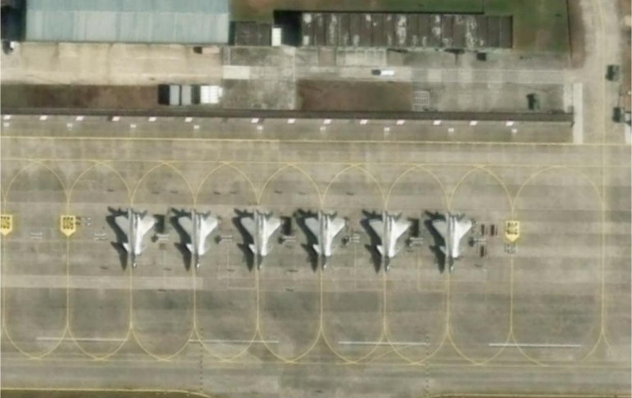 某地的6架歼-20隐形战斗机卫星图 [酷]

歼20列装的单位越来越多了，估计今