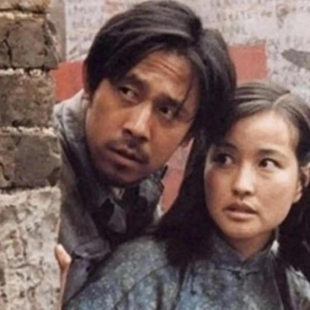 你说姜文这个浪子，连宁静和刘晓庆这样的大美女都没能留住他，怎么偏偏就被周韵给收服