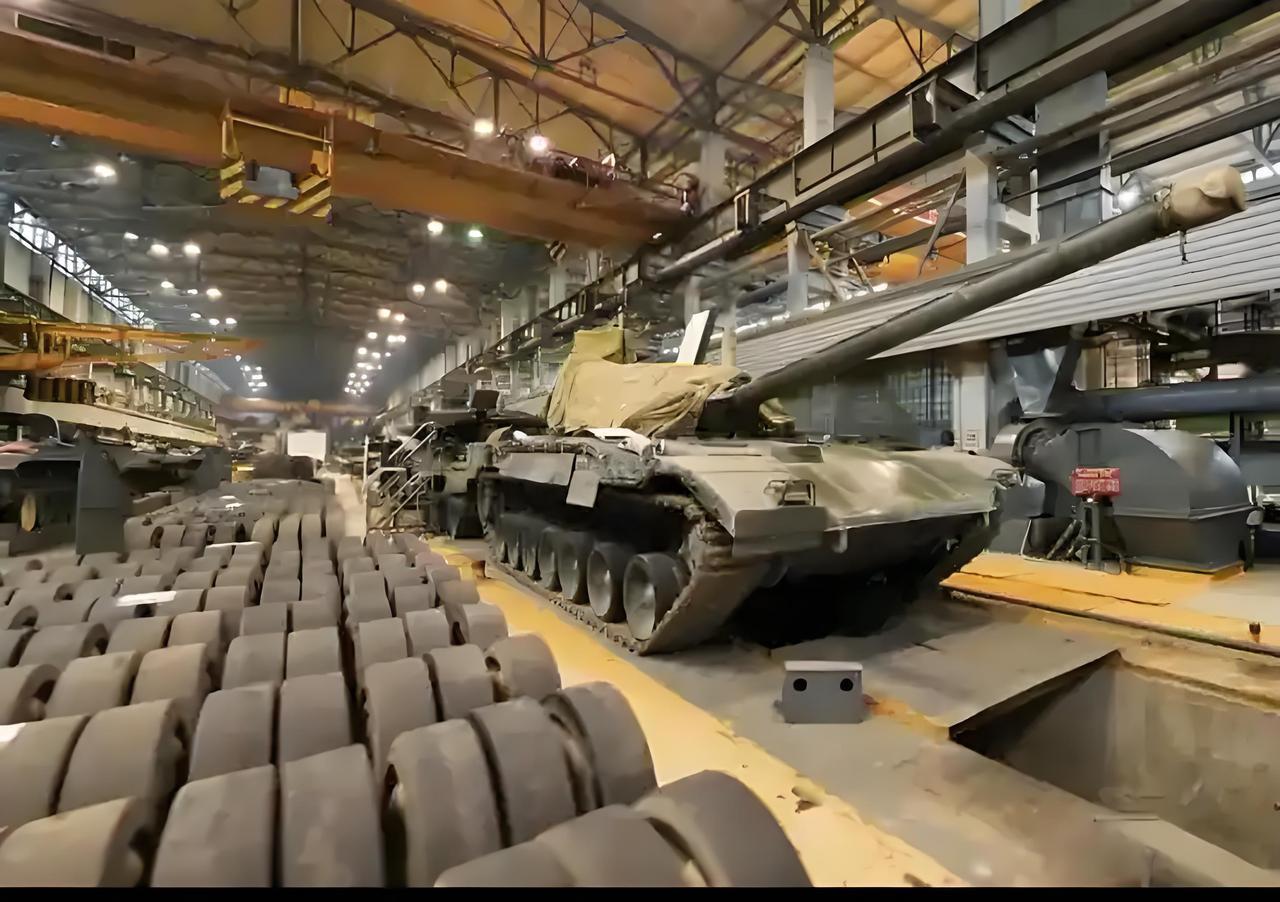 弱国要是不想被美国欺负，现在看来只有一条路可以走，首先是要达成内部的共识，进而形