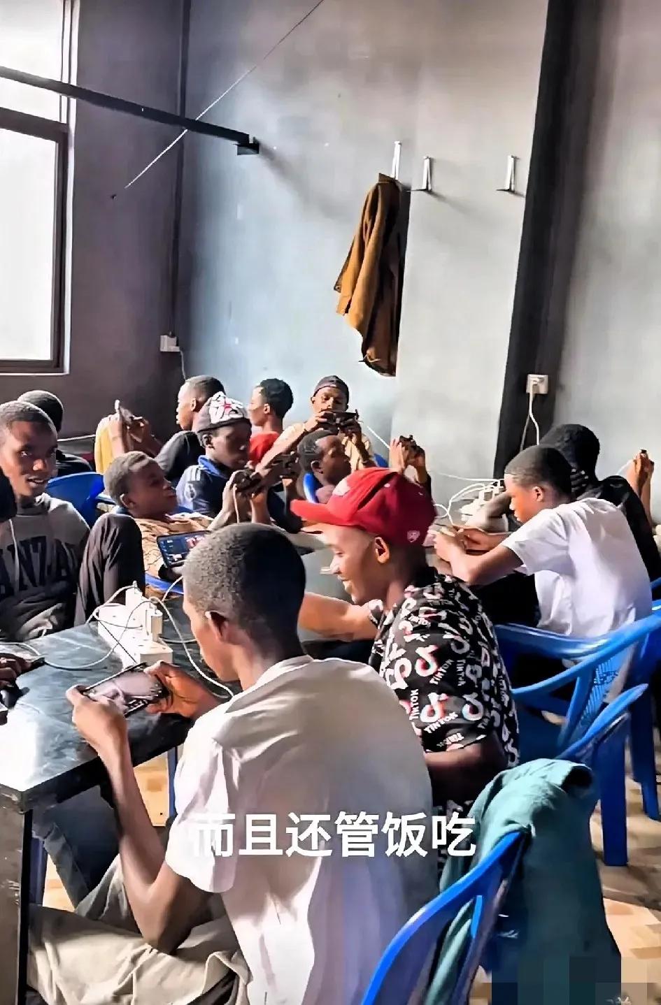 现在有一个全新的发展风口，那就是去东南亚发展创业。
 
东南亚最大的优势就是人工