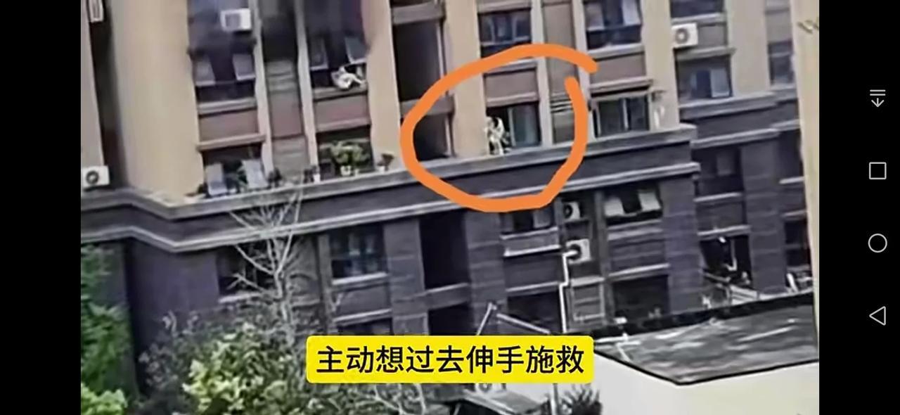 我买了一套高层逃生家用设备：有绳索之类的，不过恐高的我真不敢翻窗啊。