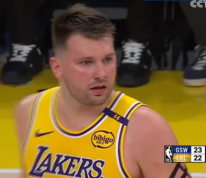 东契奇半场狂砍23分7助攻！湖人半场81：60领先老鹰，老詹12分7助攻！

北