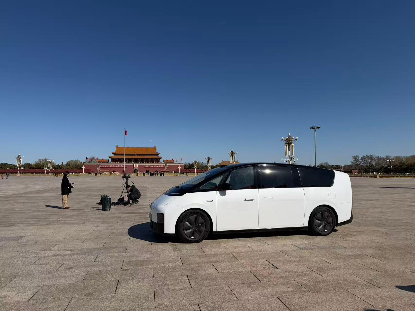 前阵子脚部博主侥幸超越，是因为人家干大事呢，你们看理想汽车理想汽车理想MEGA 