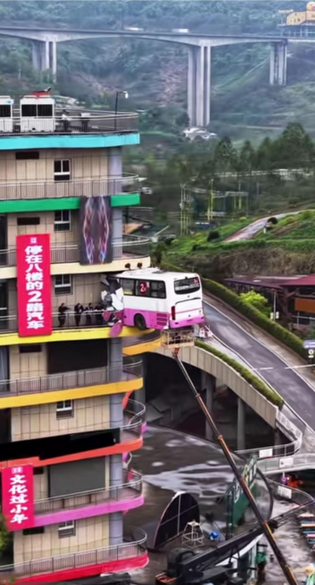 停靠八楼2号汽车