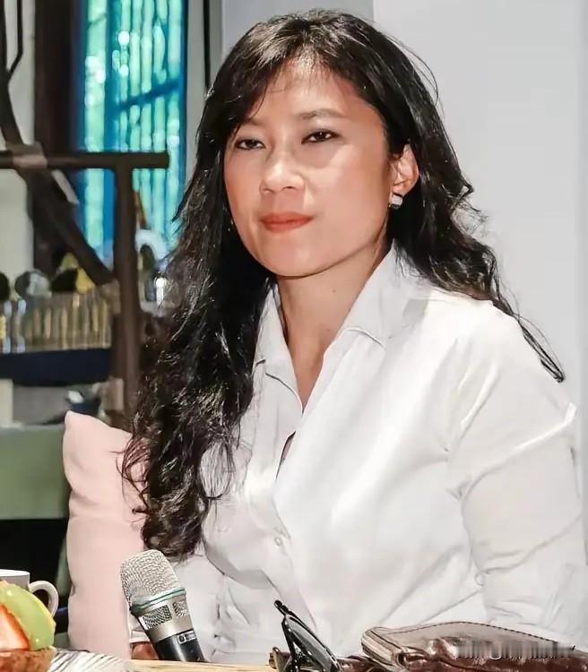 民进党女政客疯狂叫嚣：我不是中国人，世界上没有一个族叫做中华民族，台湾是个“国家