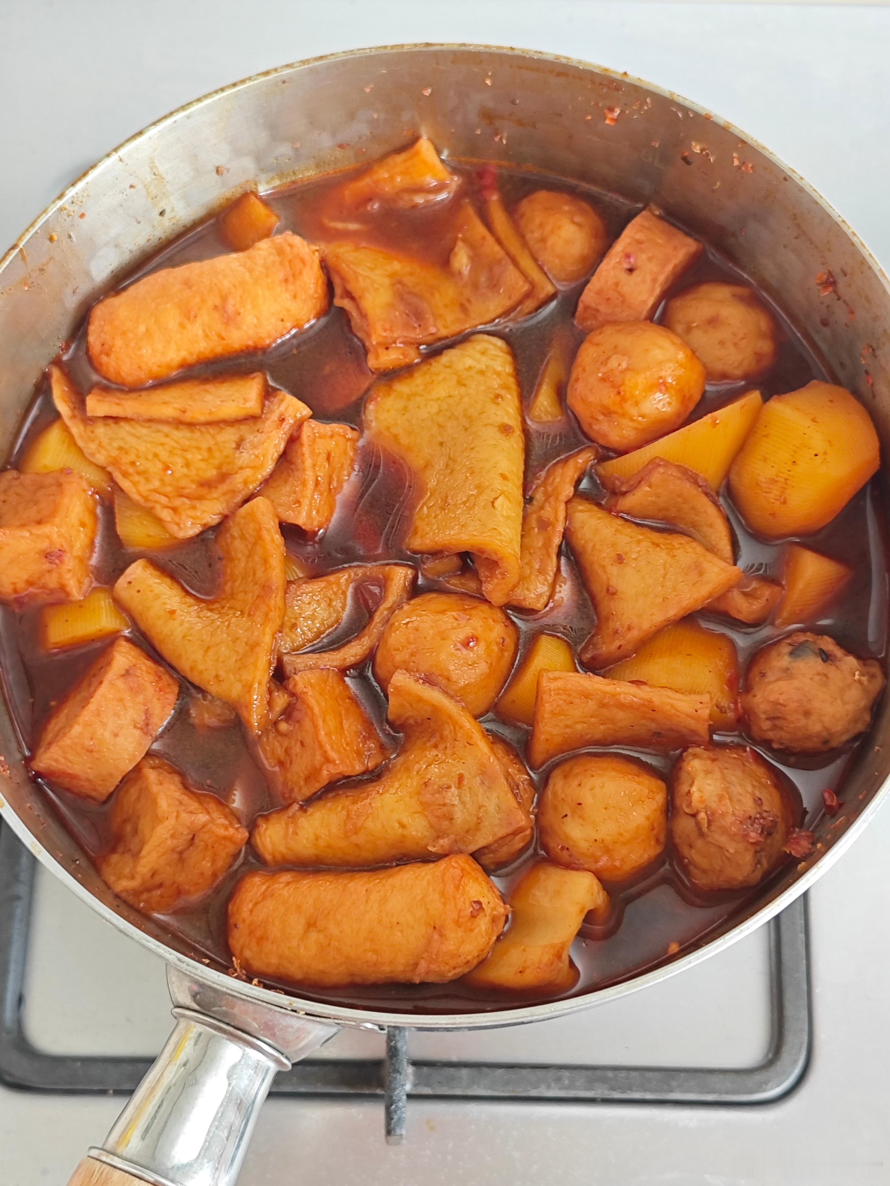 又用周黑鸭的料卤了一锅大丸子（素菜在下面）今年必须把去年的丸子都吃掉不能再留到明