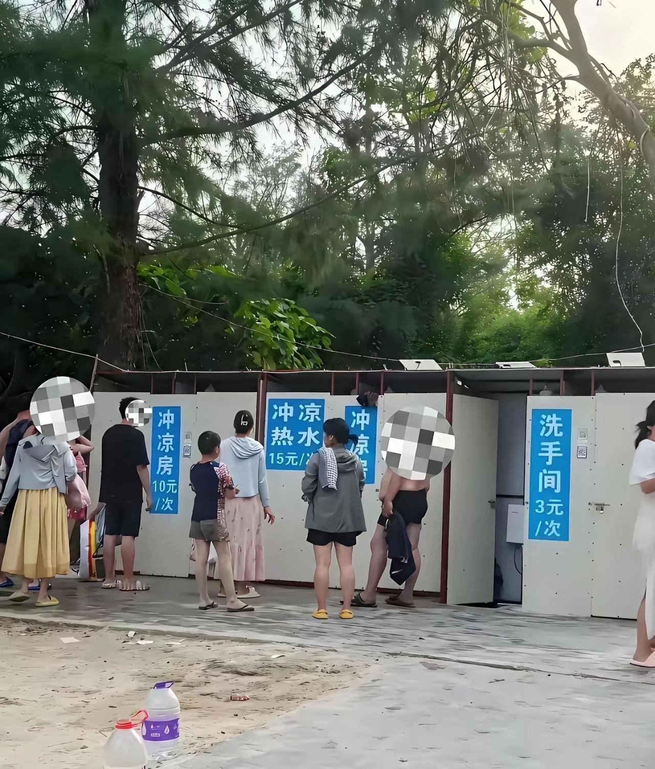 上个厕所要三块，冲个凉更是要10块，拿深圳来说，深圳这种配置的冲凉，也就5块钱1