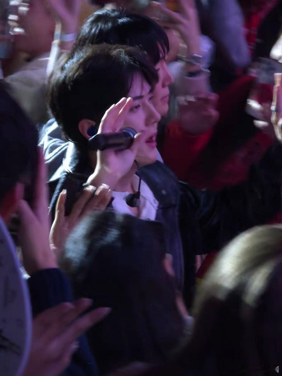 吴世勋 白月光的杀伤力看这生图才惊觉，吴世勋的白月光杀伤力，是不管过多少年，他往