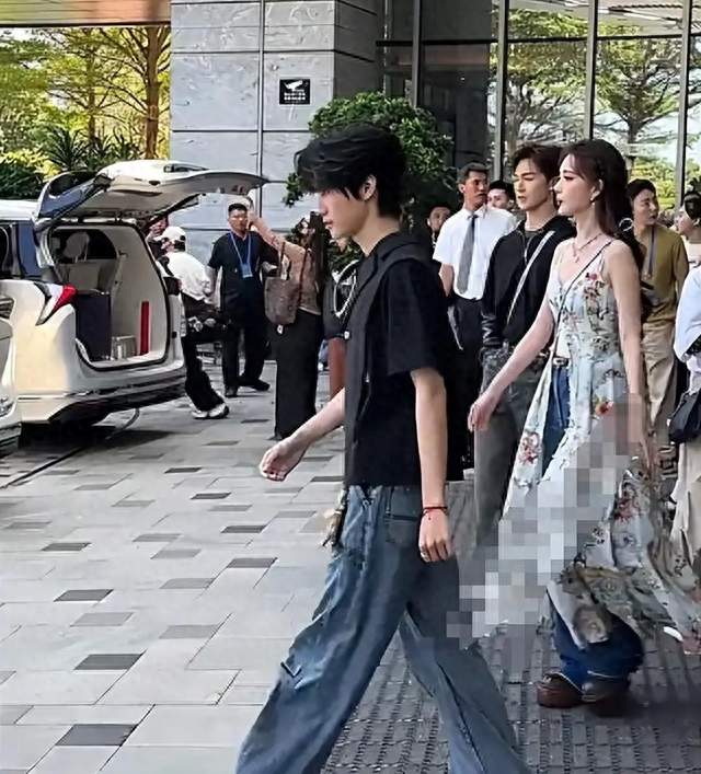 《奔跑吧大湾区篇》开录，王祖蓝回归，范丞丞妆太浓，她来干啥？