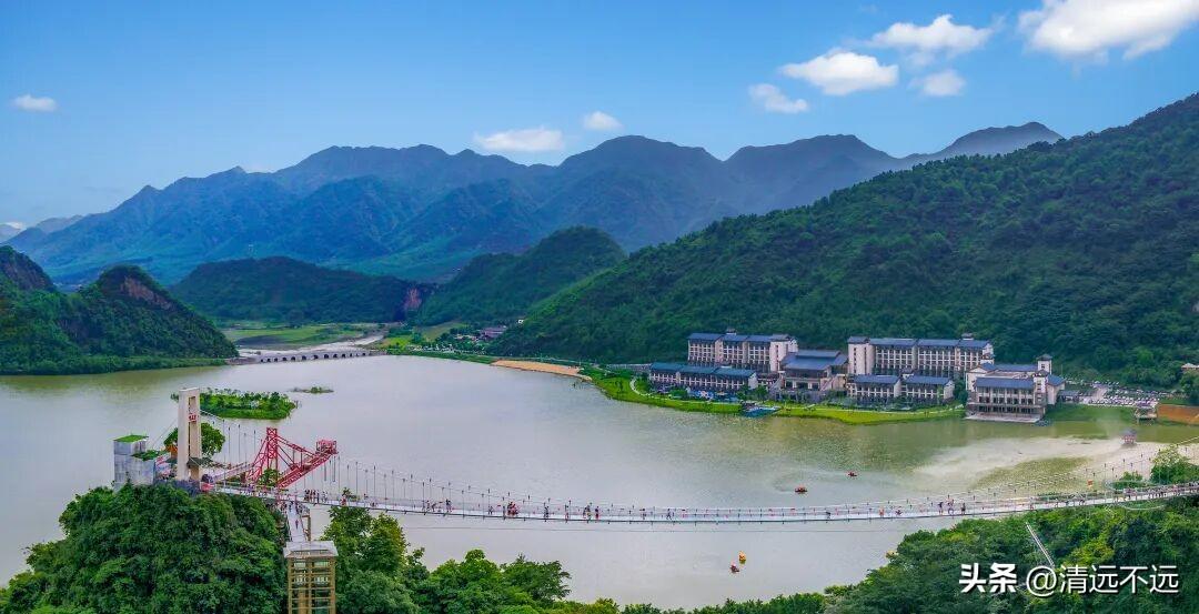 英德市宝晶宫景区门票价格调价90元/人·次。英德市宝晶宫景区作为国家4A级景区，