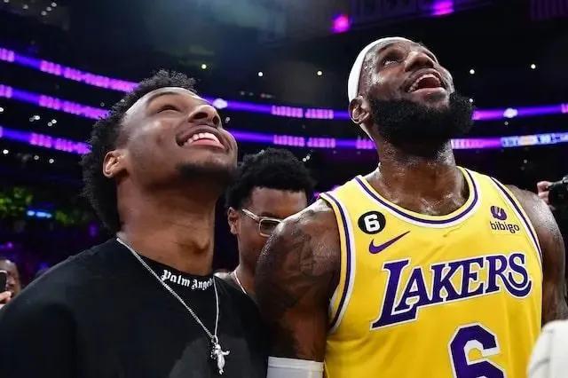 🇺🇸美记Marc：“我知道NBA版图上至少有两支球队相信勒布朗-詹姆斯会考虑