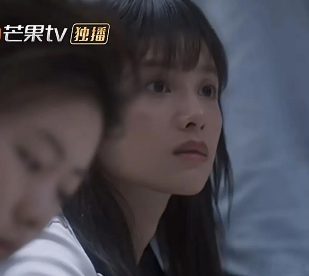 张婧仪的眼睛老态也更加严重了啊 