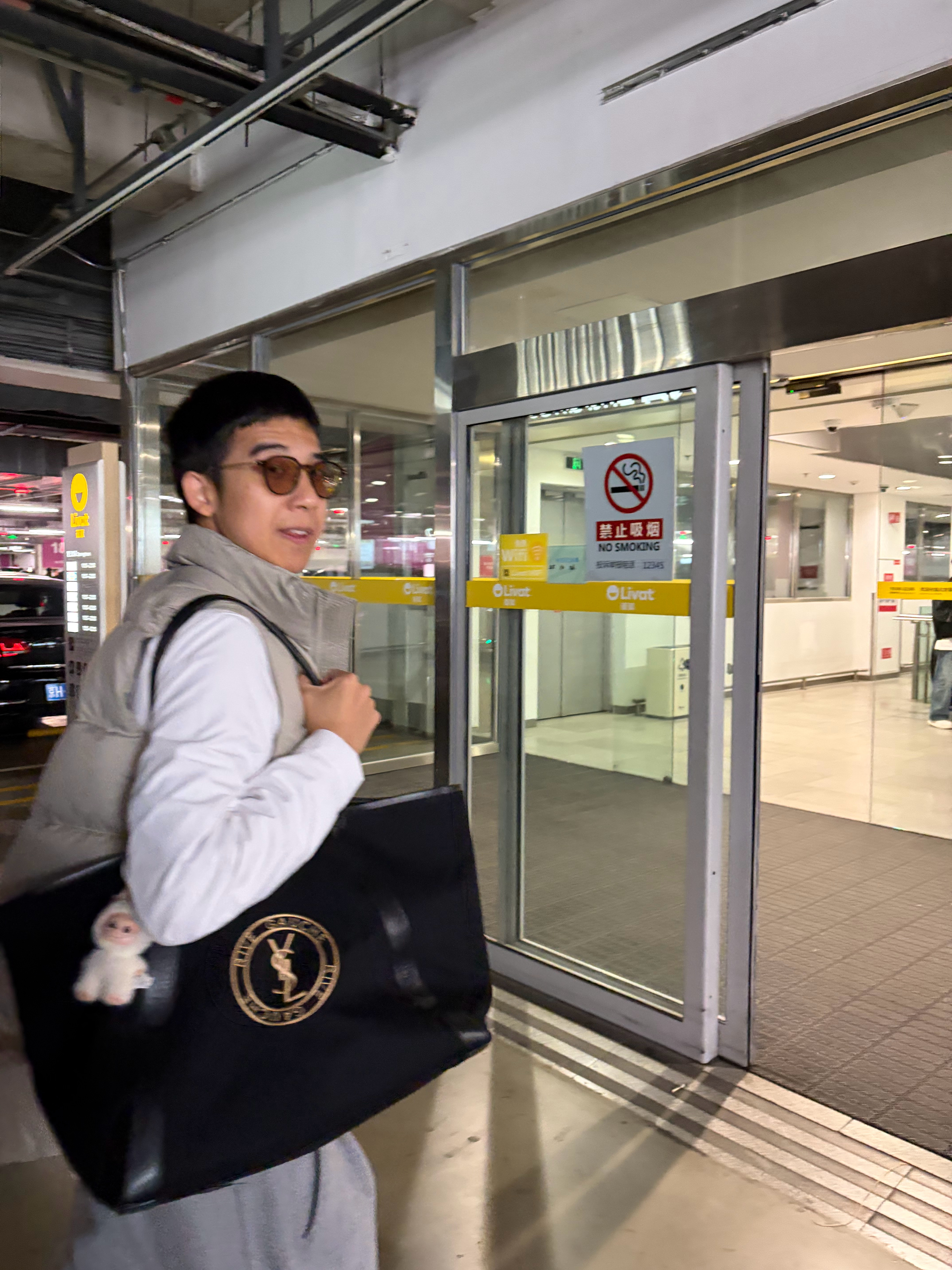 美丽今天给我配的潮男穿搭[捂嘴哭]你们点评点评[捂嘴哭]前段时间配的墨镜到了，发