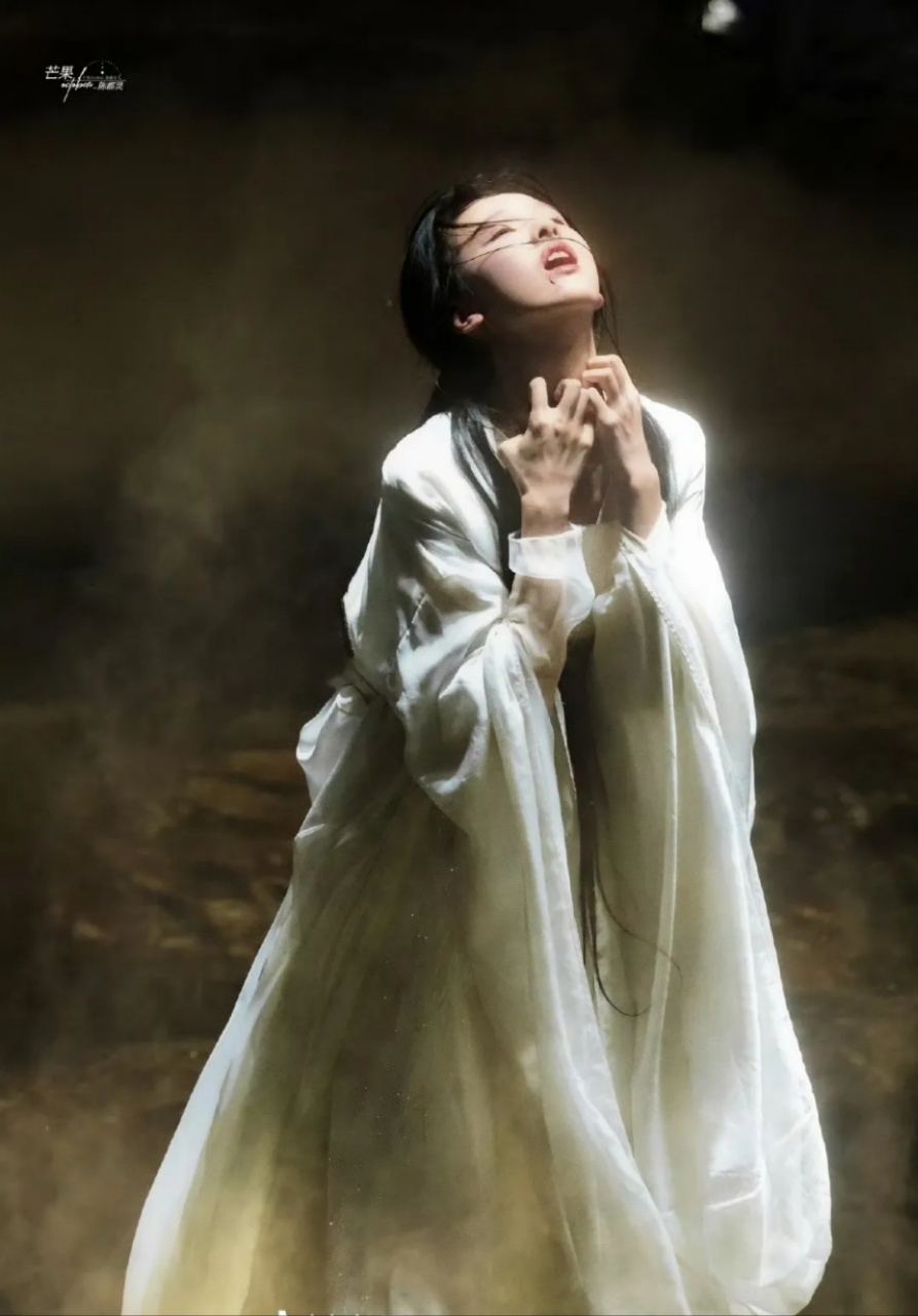 陈都灵内娱神塑鬼塑集一身了陈都灵把狐妖演出了神性 陈都灵在《月鳞绮纪》每一帧都美