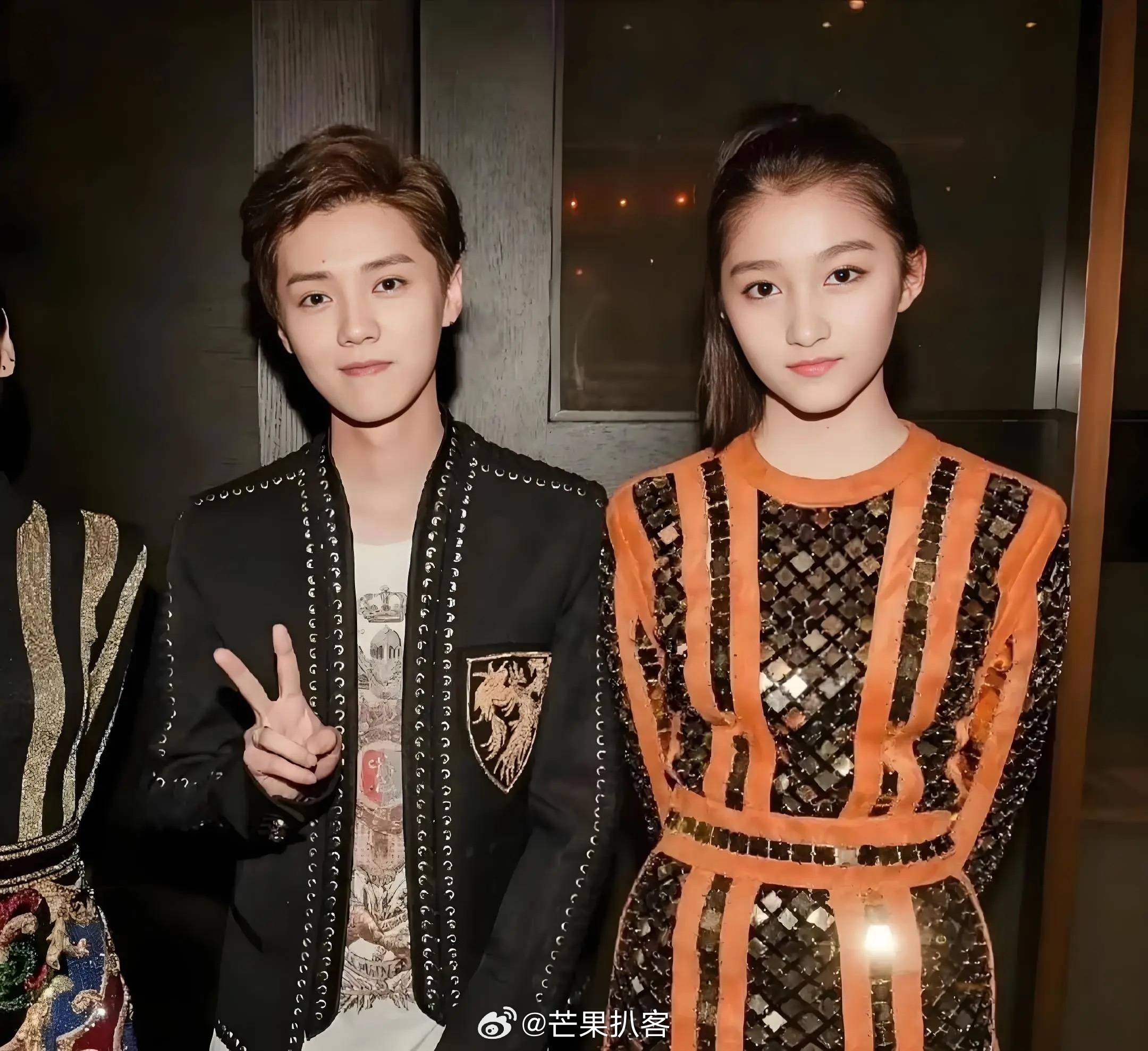 鹿晗 关晓彤  鹿晗和关晓彤隔一段时间就要被提问到底有没有分手，到底是不是复合，