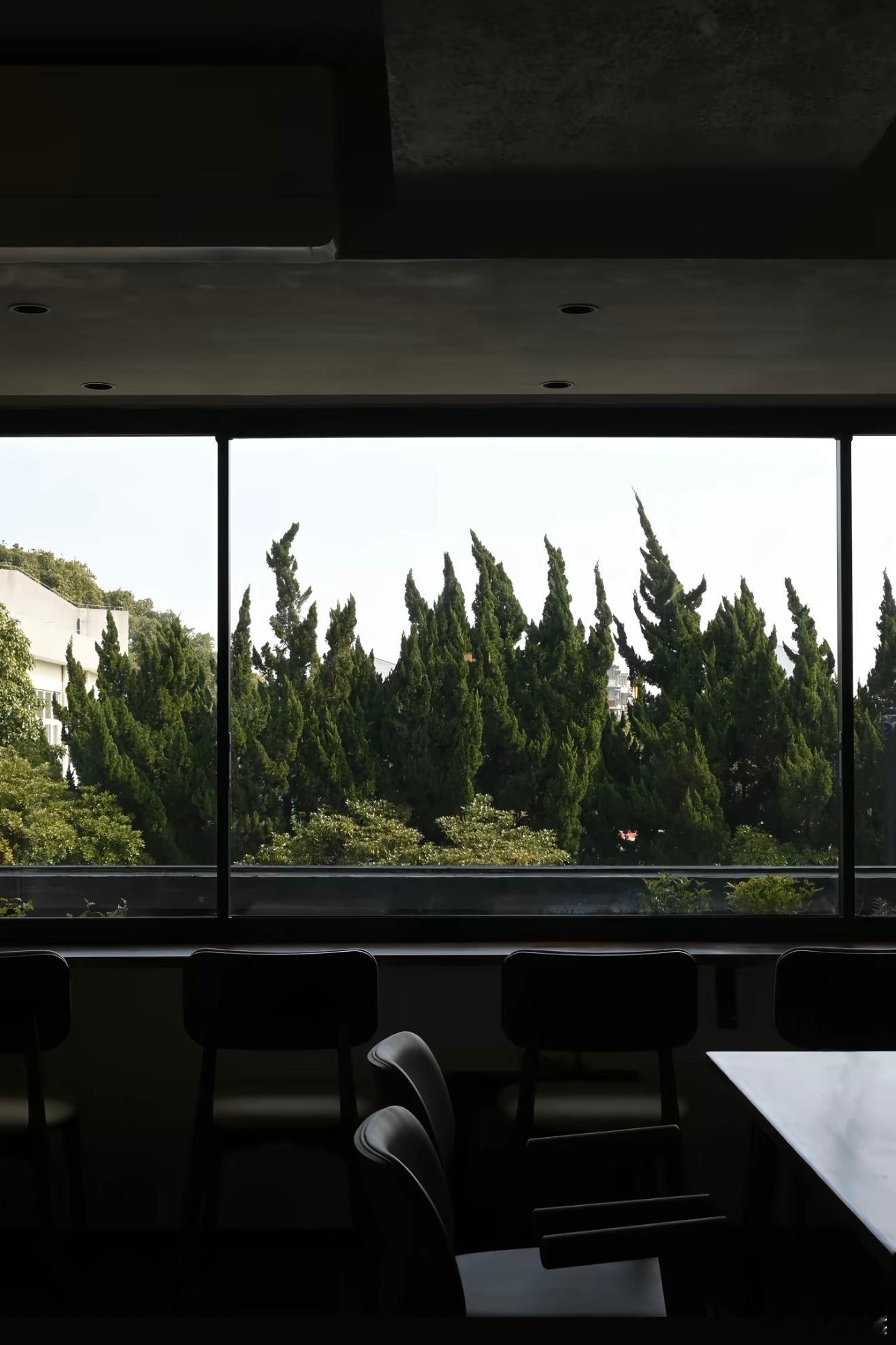 ♡𝕊𝕦𝕟𝕕𝕒𝕪 ᐝ🧸ྀིᯓ₊⁺ *☕️一个人不孤独，想念一个人才孤