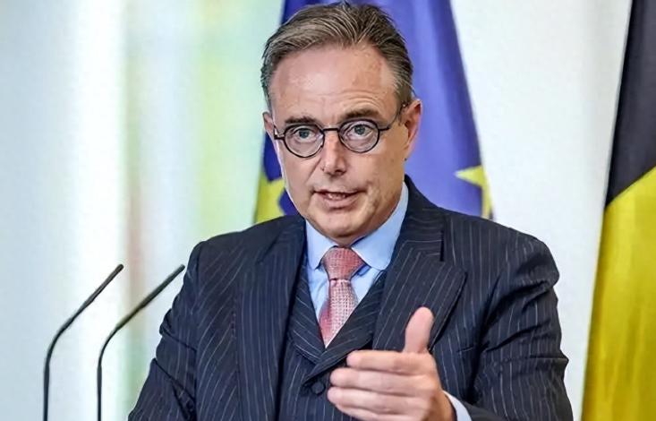 欧洲政客的戏瘾又犯了。比利时首相德韦弗在智库活动上大呼“害怕中国”，演技相当浮夸