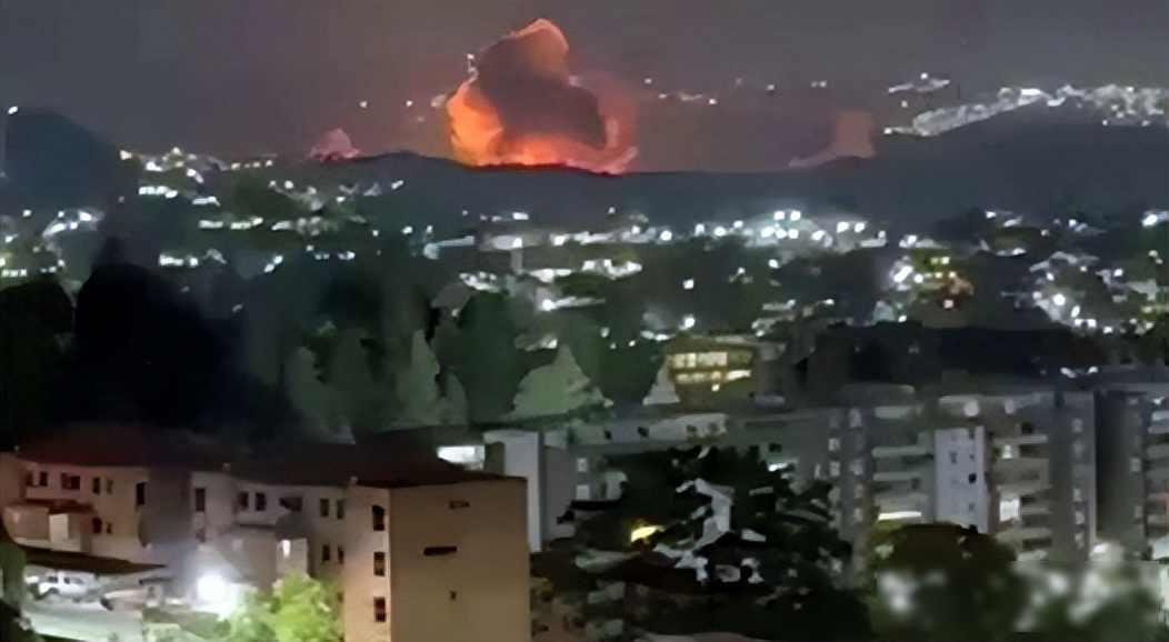 加拉加斯夜空炸响，马杜罗失联，美国沉默出手

凌晨两点，加拉加斯的天突然亮了起来