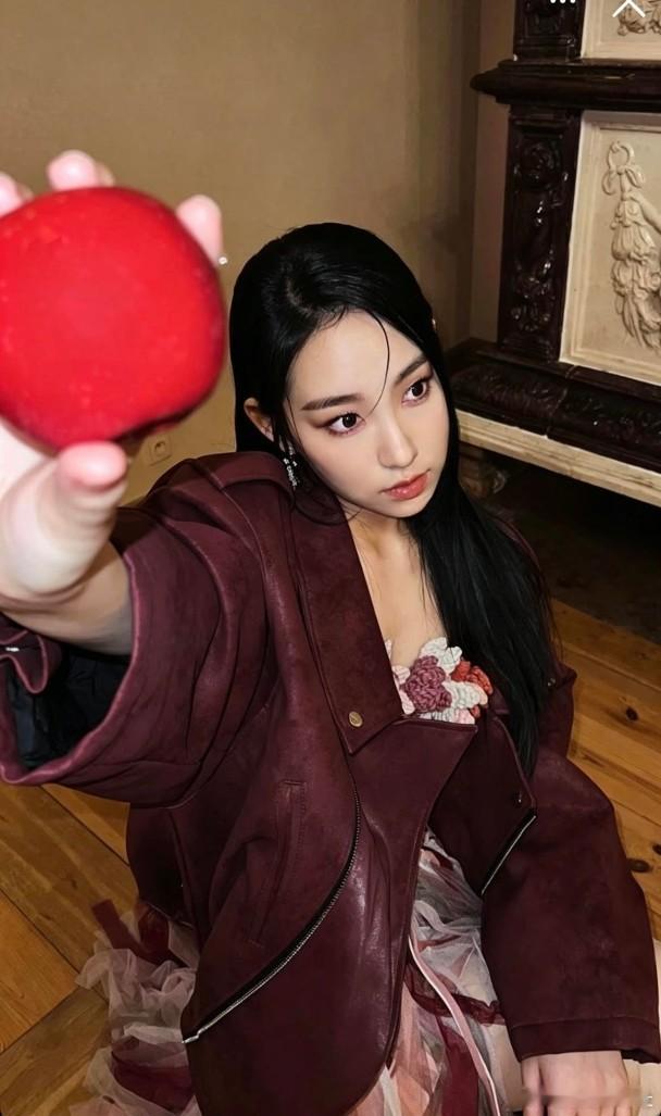 歌手炎明熹（Gigi）去年簽約新公司後愈戰愈勇，不但新歌《風旅》登上4台音樂榜冠