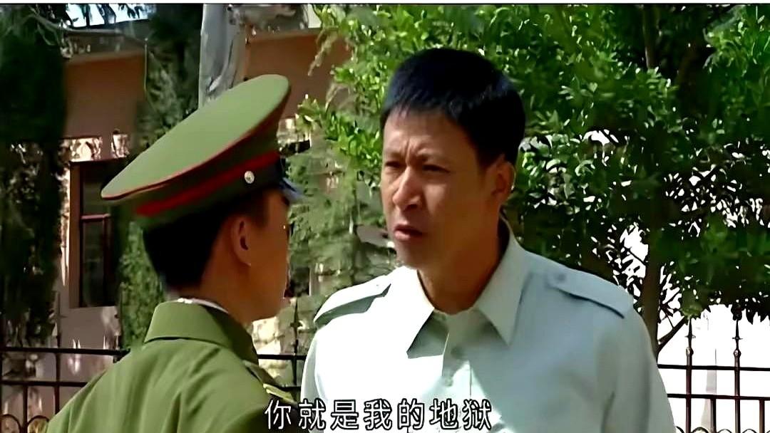 许三多打死一个毒范后，高城除了挤兑成才。

高城用最狠的话下了一道最疯的命令，他