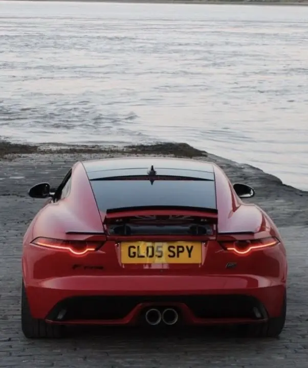 Jaguar F-type Red。