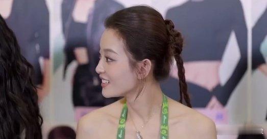 管乐[超话]管乐小婉解释管乐化管乐的快乐小狗属性实锤了！扫楼里说她的神态被姐姐们