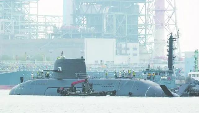 70多项检测显示不合格！台湾自制潜艇被军事界嘲笑。
近日，台湾方面吹嘘许久的自制