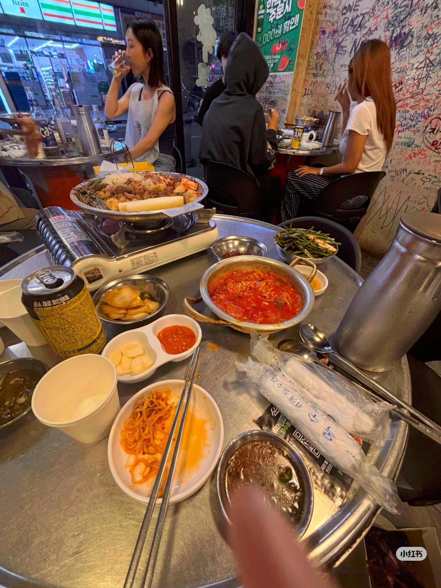 LISA  🖤 LISA KPOP女永一 260701 韩国🇰🇷 路人偶遇