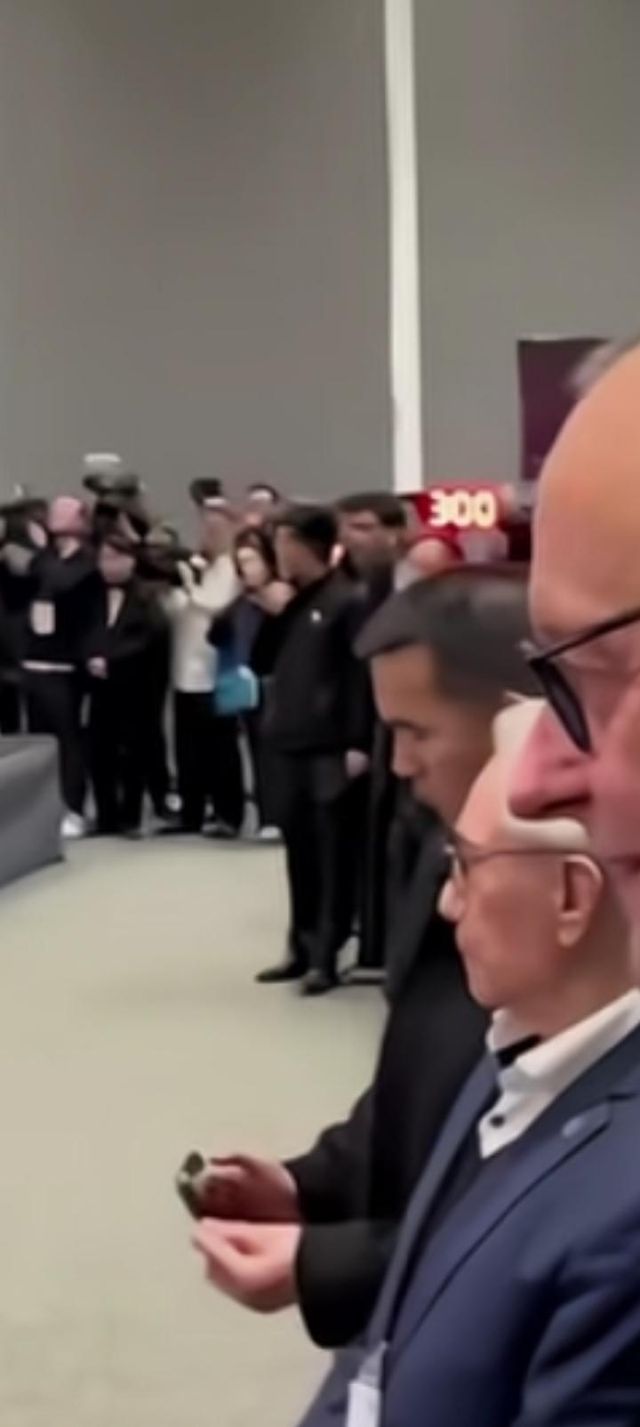 德国总理看傻了，杭州机器人碾压美国科技。
只有亲眼看见才能征服这些欧洲政客，尽管