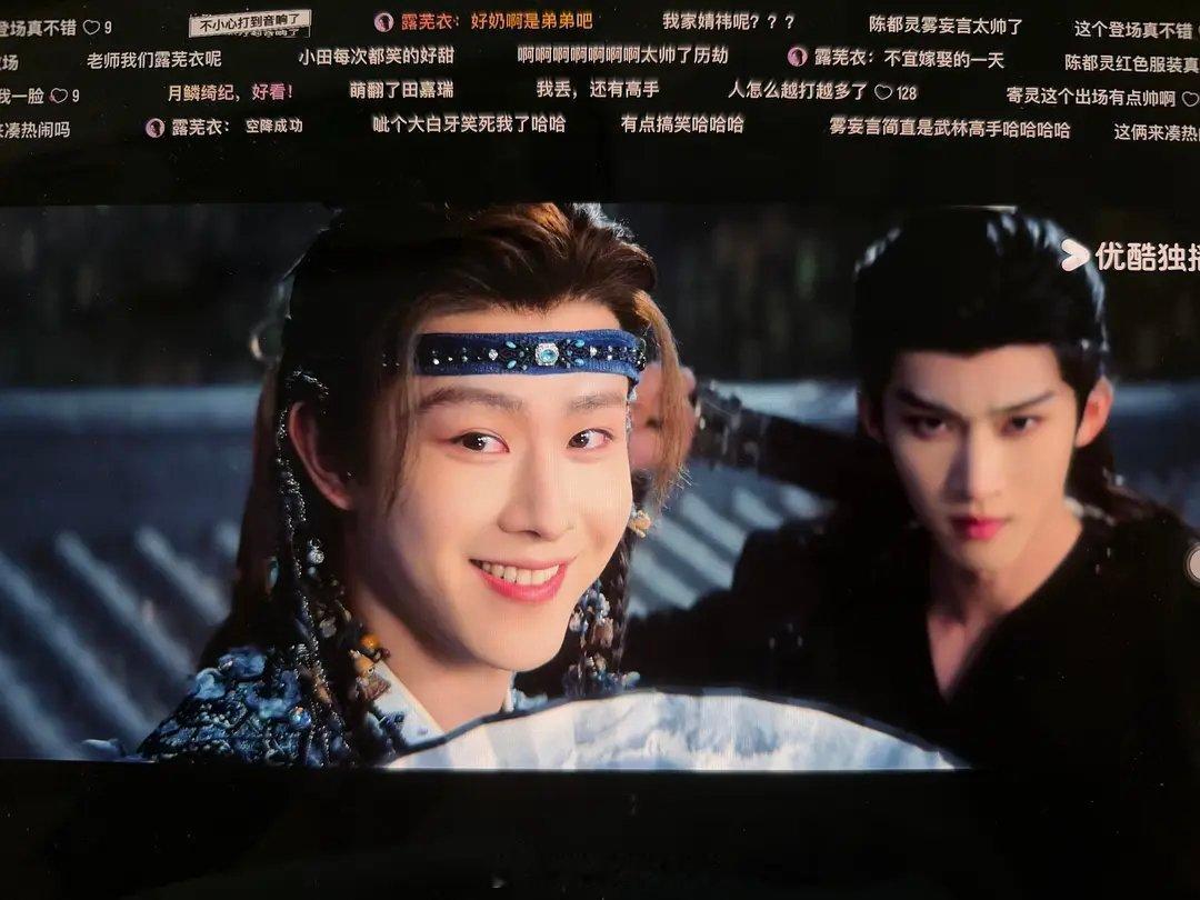 月0的败笔，，，，好强的性缩力，旁边的那位性张力荷尔蒙都比他强。跟🍊演cp 很