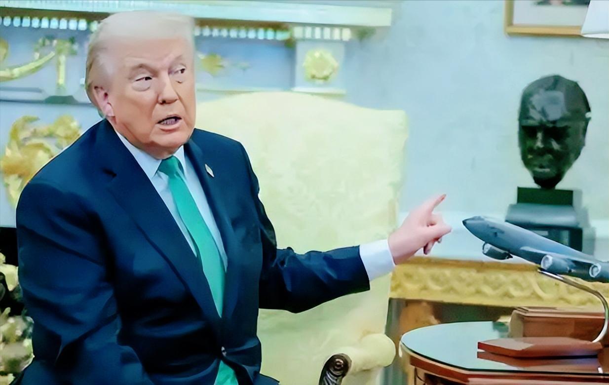 美欧同盟的关系是跌到了冰点了？特朗普直接放话要考虑退出北约，讥讽斯塔默没法和丘吉