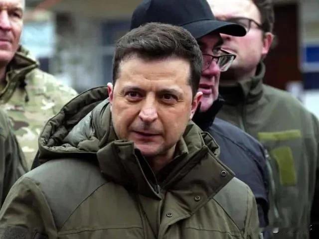 泽连斯基放话了，要求北约击落俄罗斯的导弹！
据美国知情人士透露，乌克兰总统泽连斯