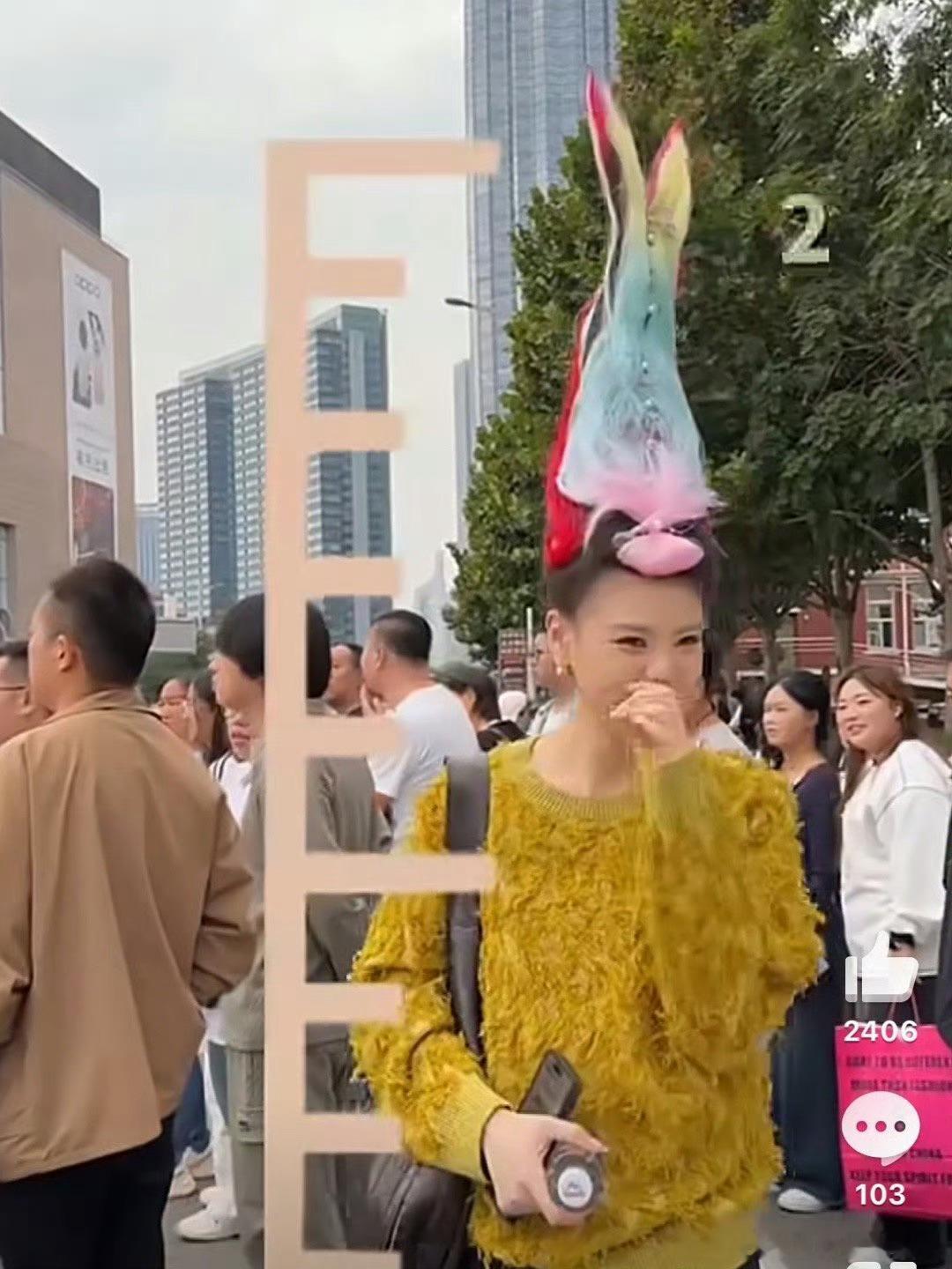 天津盘发天津盘发太绝了！盘得紧实又蓬松，发尾还能俏皮翘起，搭配旗袍或大衣超有韵味