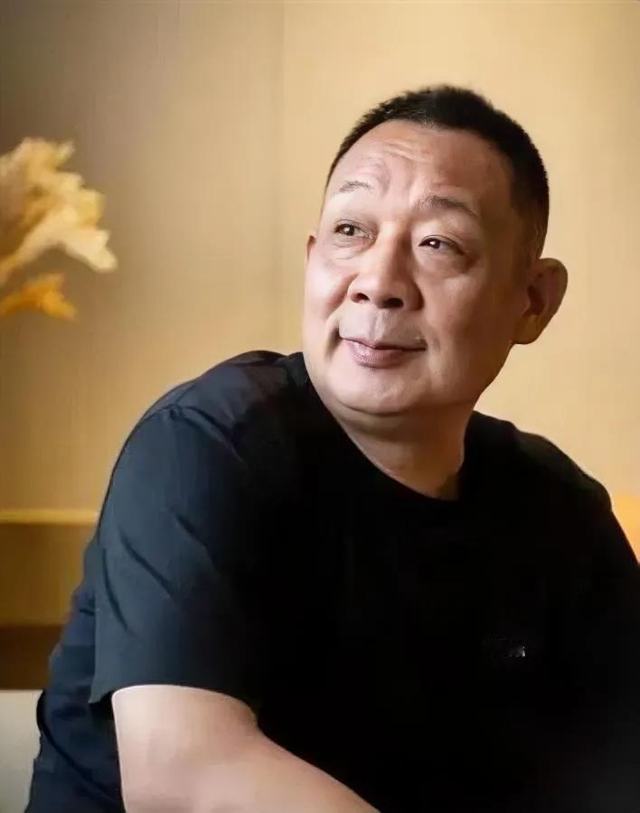 胖东来改规则了

铁饭碗没了

原来所谓的稳定，从来都是老板说了算的。

之前大