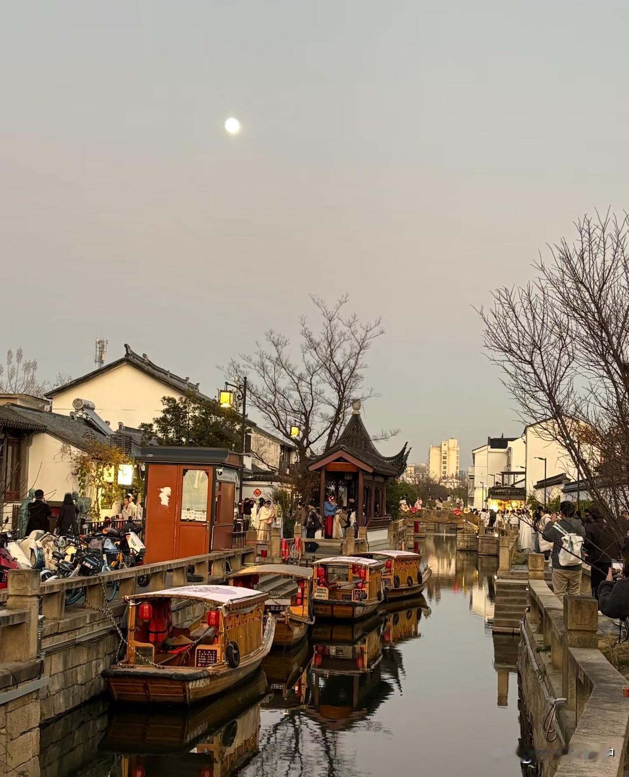 一日暴走苏州五地：艺圃、留园、西园寺、山塘街、平江路，真实体验奉上。
强推TOP