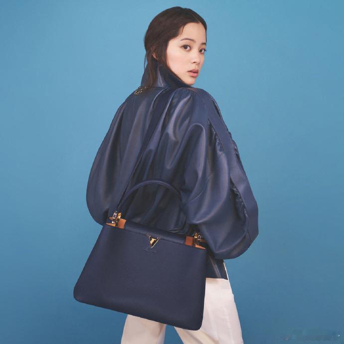 被欧阳娜娜运动风大片硬控 天！欧阳娜娜的运动风look简直是时尚灵感源泉！从衣服