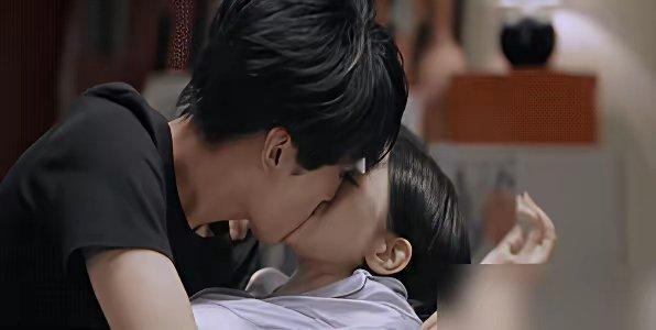 陈妍希那个吻戏，我看了三遍。不是借位，是真亲，嘴都快怼进去了那种。镜头前忘情投入