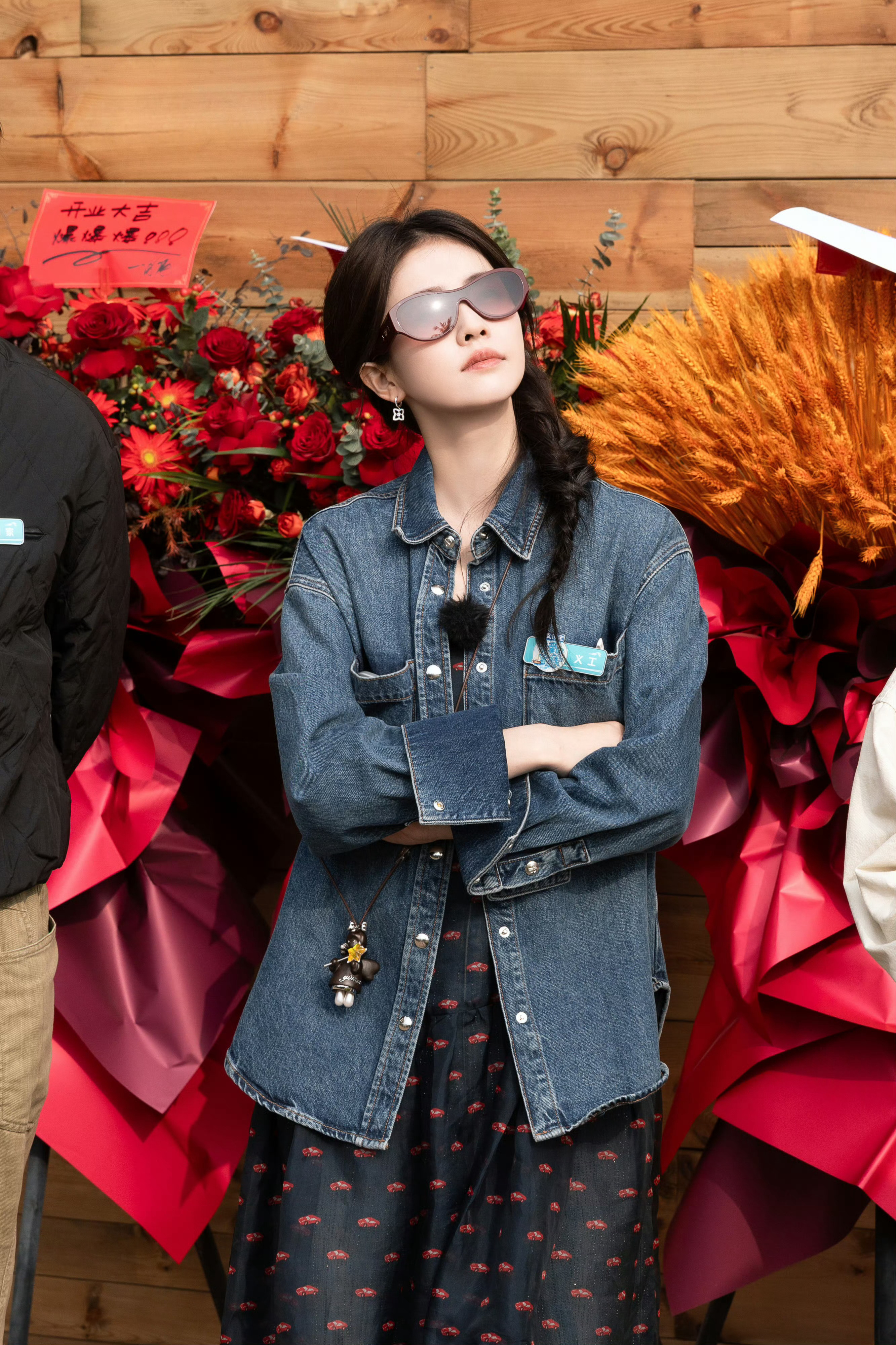 不是，白鹿就去了一趟亲爱的客栈，芒果TV你准备给白鹿剪几期啊？第一期时候我以为能